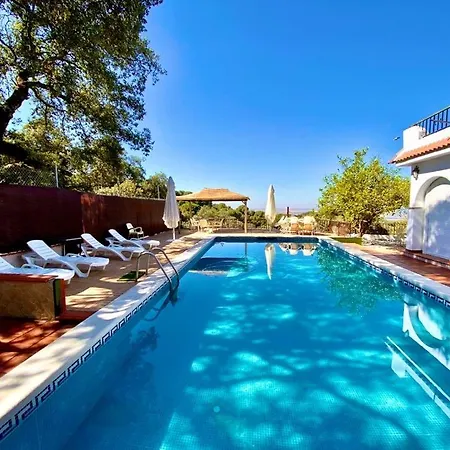 Estudio Con Cocina, Bano Y Piscina De Temporada Compartida, A 8km De Cordoba, En Plena Sierra, By Trassierrarooms Apartment Cordoba